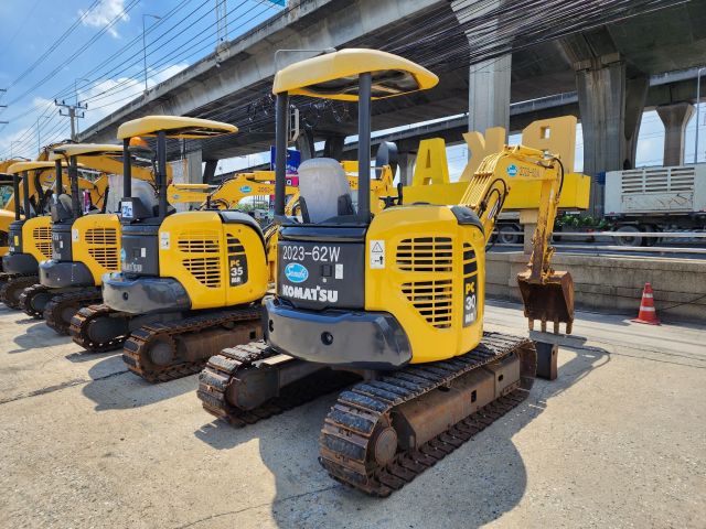 ขายรถขุด KOMATSU PC30MR-2 นำเข้าจากญี่ปุ่นแท้ ไม่เคยใช้งานเมืองไทย สภาพสวยจัดๆ
