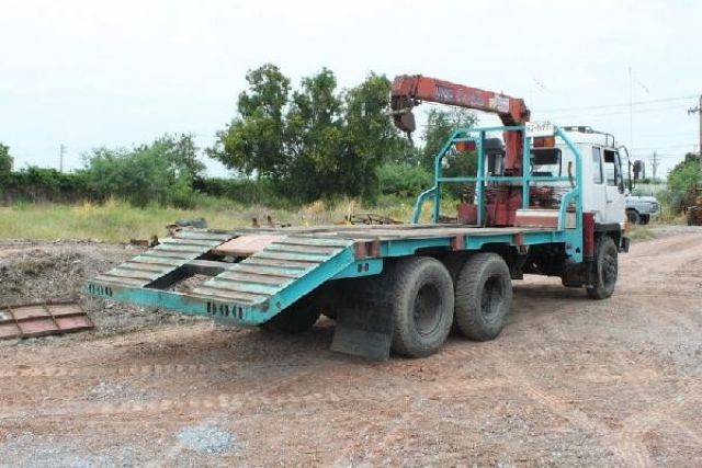 ขายรถบรรทุกท้ายเป็ด MITSUBISHI FUSO 195HP ติดเครน 3 ตัน