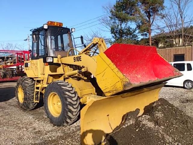 CAT 910E 1YK00900 1932hr Cabin with bucket and blade‏