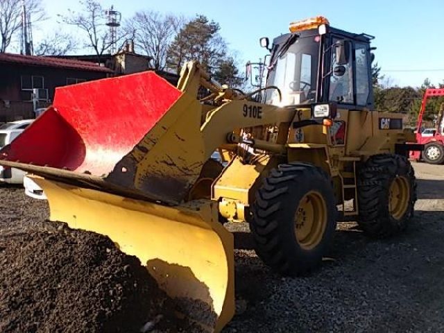 CAT 910E 1YK00900 1932hr Cabin with bucket and blade‏
