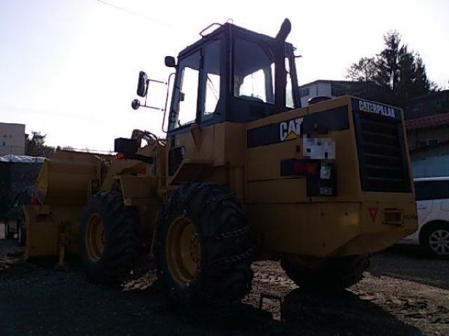 CAT 910E 1YK00900 1932hr Cabin with bucket and blade‏