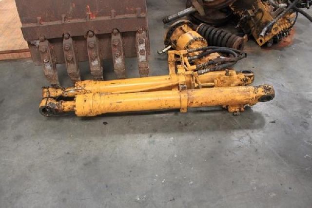 ขายกระบอกบุ๋งกี้ KOMATSU PC120-6