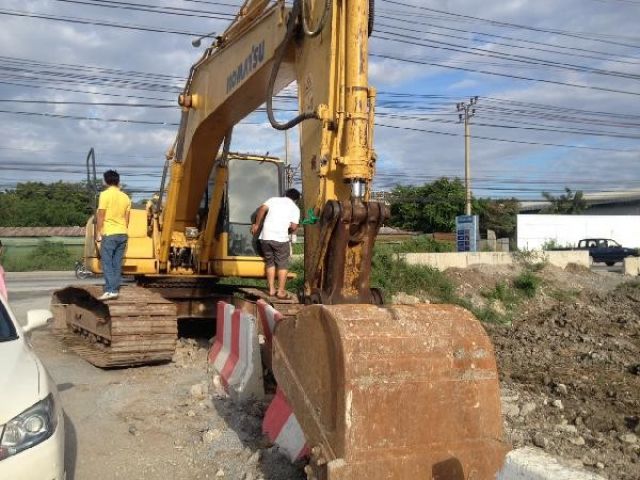 ขายรถแบคโฮ KOMATSU PC200-7-79391 พร้อมหัวกระแทก