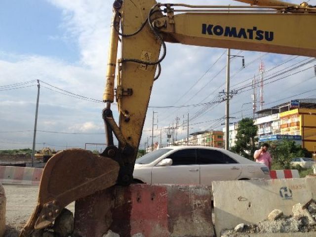 ขายรถแบคโฮ KOMATSU PC200-7-79391 พร้อมหัวกระแทก