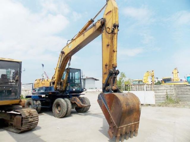 ขายรถแบคโฮล้อยาง KOMATSU PW200-1-10094