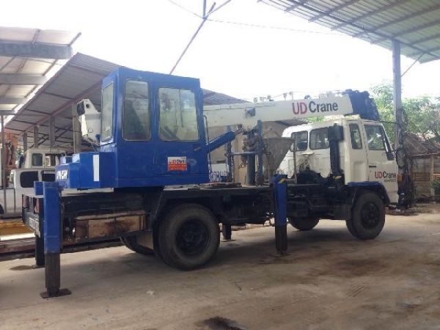 ขายรถเครนหกล้อยี่ห้อ ISUZU เครน 4.9 ตัน บูมยาว 20.50 เมตร