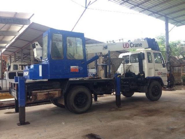 ขายรถเครนหกล้อยี่ห้อ ISUZU เครน 4.9 ตัน บูมยาว 20.50 เมตร