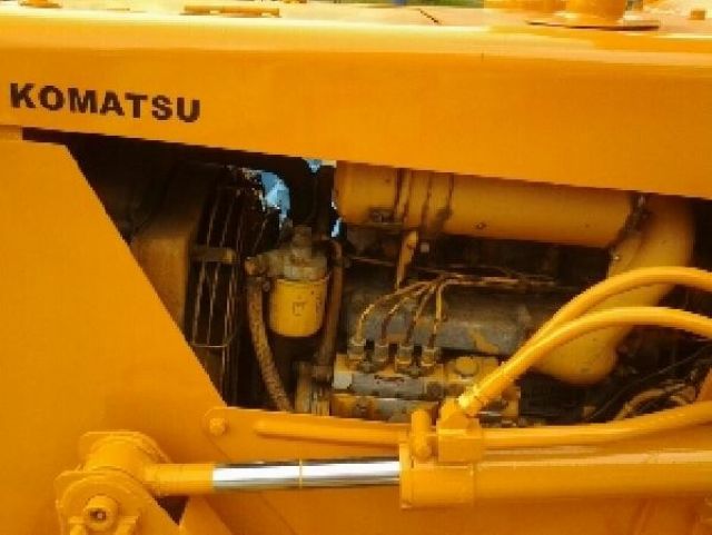 ขายรถแทรกเตอร์ KOMATSU 20 A รุ่น 5 นำเข้าจากญี่ปุ่น ทำสีใหม่ ไม่เคยใช้งานในไทย ติดต่อยุด 081-987-0866