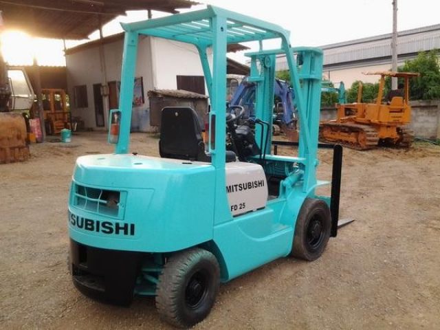 ขายรถยกฟอร์คลิฟ MISUBISHI FD 25เครื่องดีเซล นำเข้าจากเก่าญี่ปุ่น ติดต่อยุด 081-987-0866