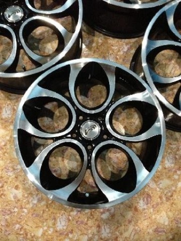 แม็ก18 rays foundry gabbana 18×7 1/2J offset+45 5รู PCD114.3 4วง